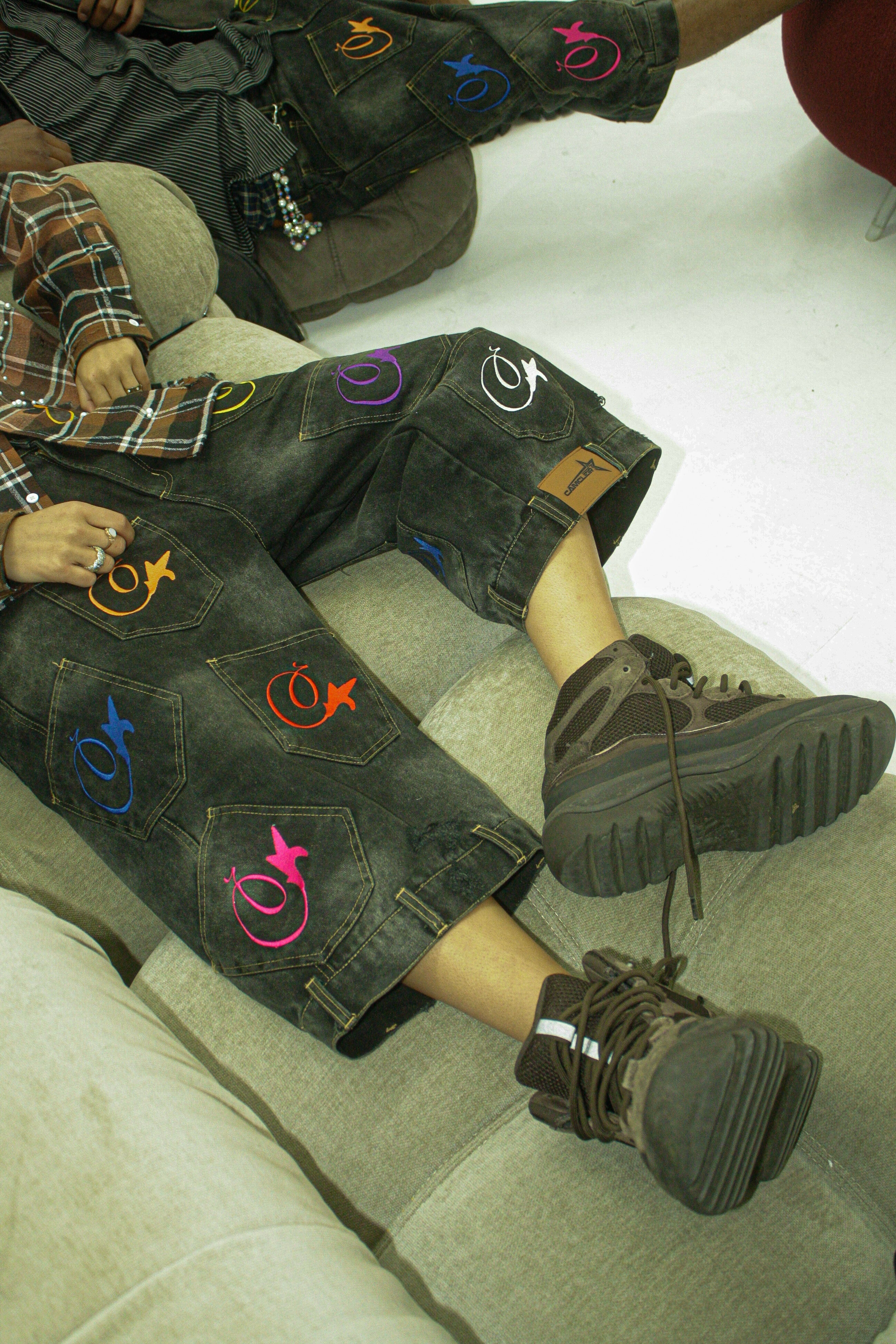 MULTI-POCKETS DENIM JORTS
